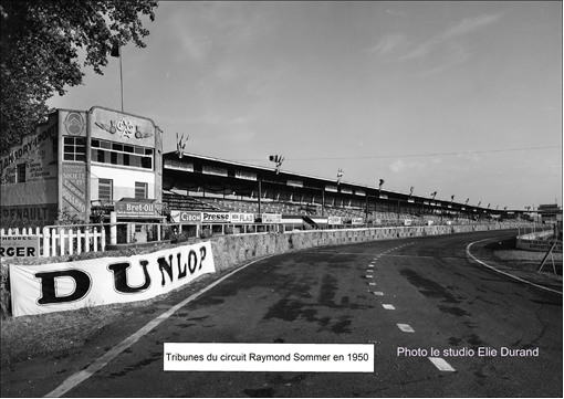 Tribunes du circuit Raymond Sommer à Albi en 1950, photo d'archives du studio Elie Durand.